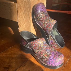 Floral Dasnkos size 39